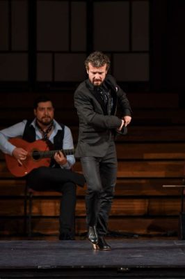 Zapateado de la Luna: Uma Sinfonia de Ritmos Flamencos Que Explodem em Alegria e Paixão